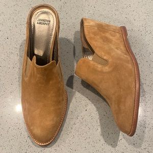 Camel Mules -Johnston & Murphy, excellent condition, size 10 but fits like a 9